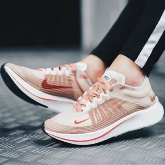 NWT Women’s Nike Zoom Fly SP - Picture 3 of 4